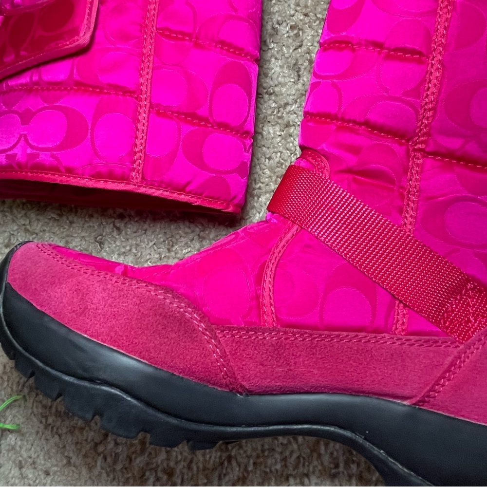 Coach Pink Sharron Boots Size 9.5B Logo Buckle & Suede / Vibram Soles F2020/H11 - Picture 4 of 11